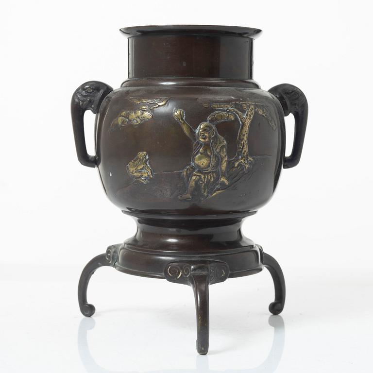 A Japanese bronze tripod vase, Meiji period (1868-1912).