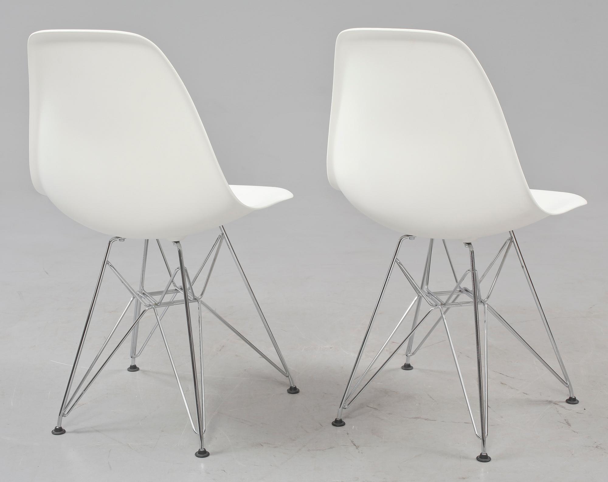 STOLAR, ett par, "Plastic chair", Charles och Ray Eames, Vitra 2004.