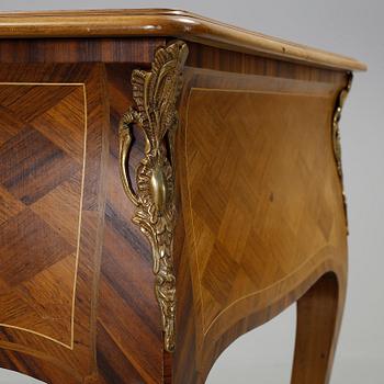 SKRIVBORD, rokokostil, 1800-talets slut.