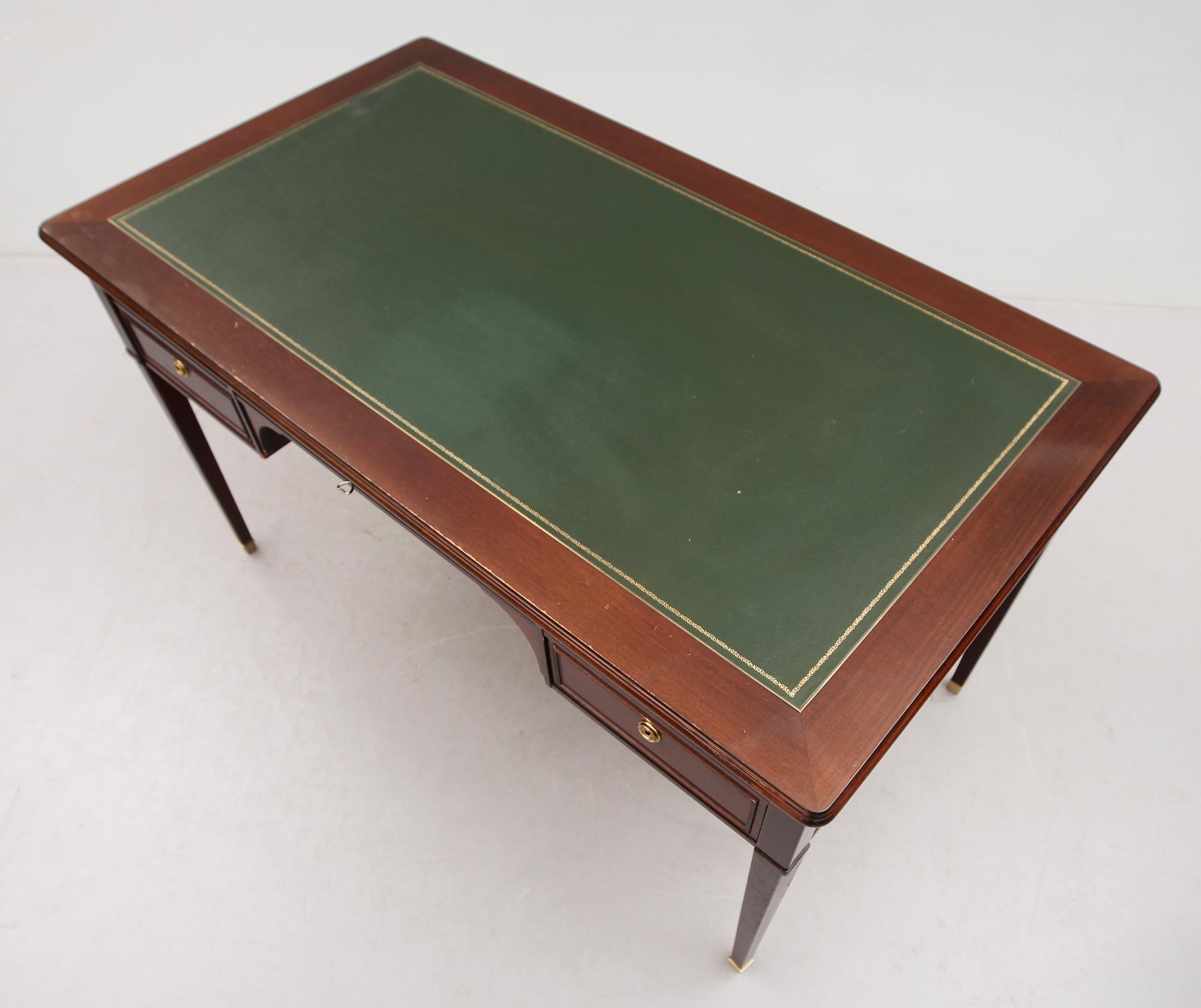 SKRIVBORD, gustaviank stil, 1900-talets andra hälft.