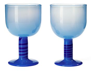 A pair of Gunnar Cyrén glass goblets, Orrefors 1967.