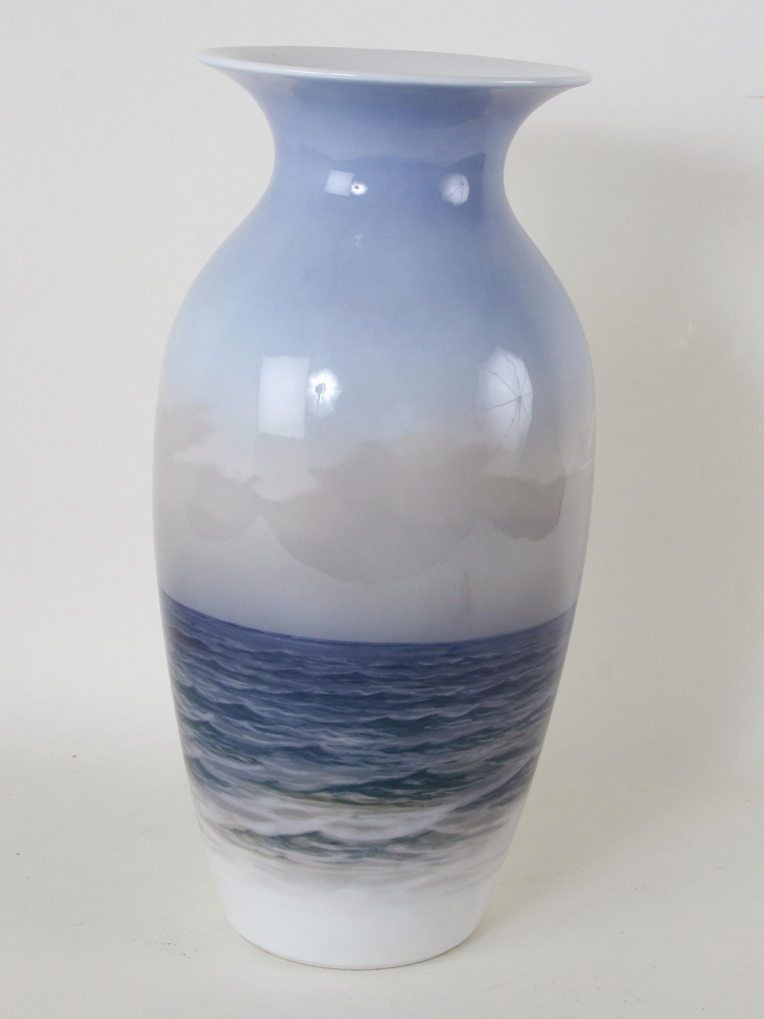 PRAKTVAS, porslin. Royal Copenhagen.