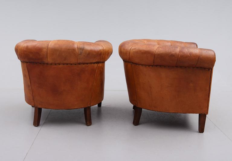FÅTÖLJER, 1 par, Chesterfield, 1900-talets första hälft.