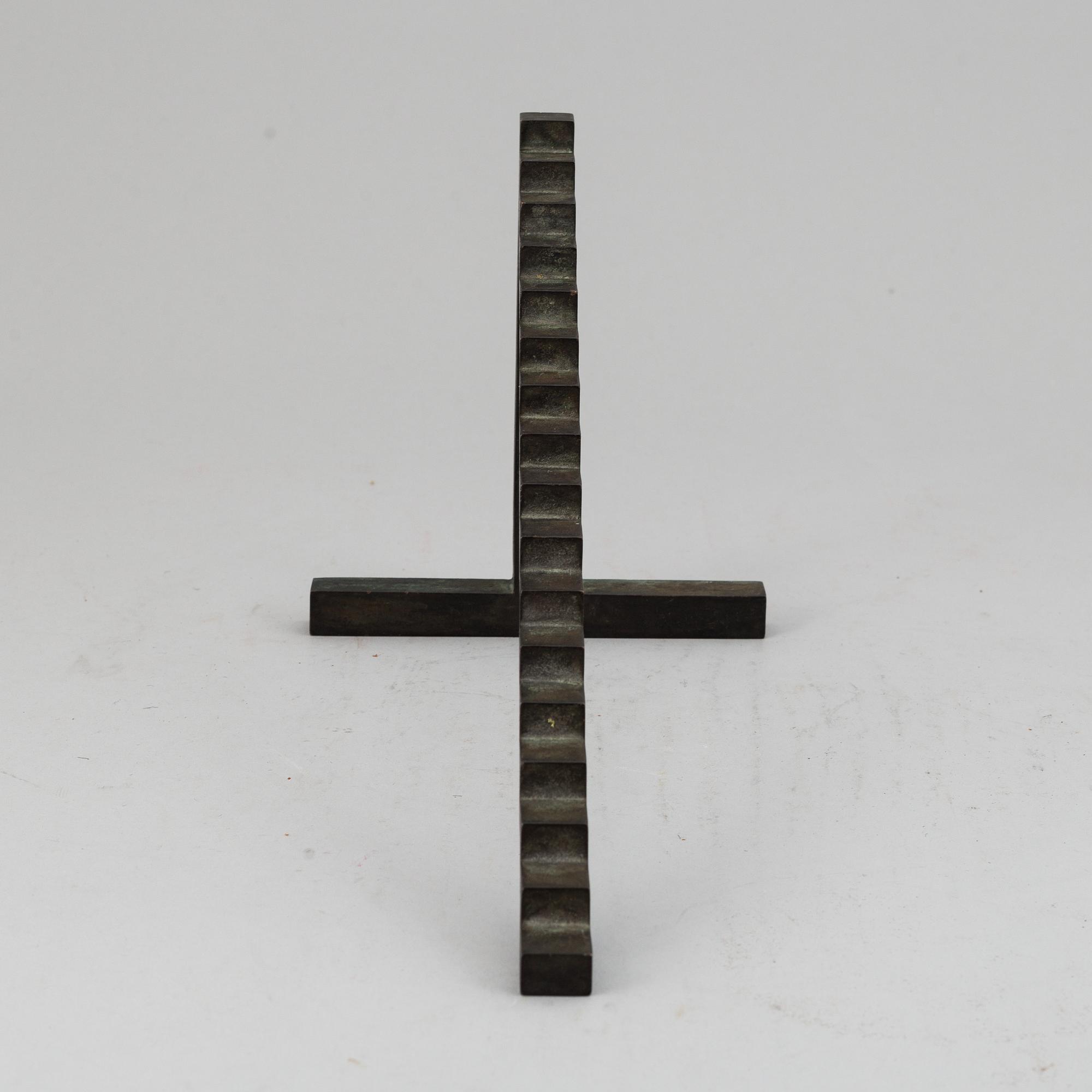SIVERT LINDBLOM, signed with initials and dat -80. Numbered 30 x. Bronze, height 17.5 cm, lenght 29 cm.