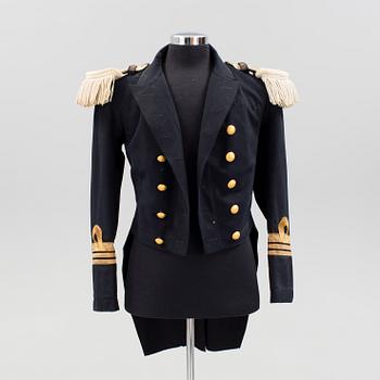 UNIFORMSJACKA och BICORN, för kapten vid flottan, Sverige, omkring 1900.