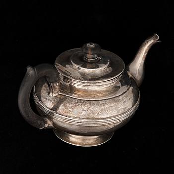 TEKANNA, silver, Gubkin (Губкинъ), Moskva Ryssland 1843. Vikt 395 g.