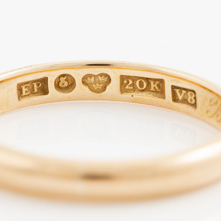 Rings, three pieces, gold, of which one set with brilliant-cut diamonds.