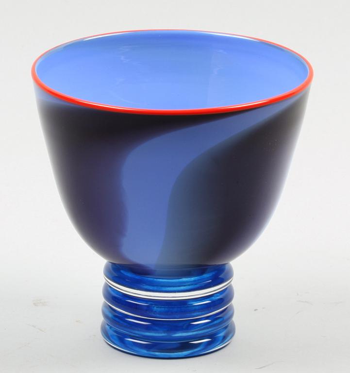 VAS, glas. Helena Gibson.