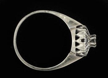 RING, 14k vitguld med briljantslipade diamanter tot ca 0,33 ct. Vikt ca 2 gram.