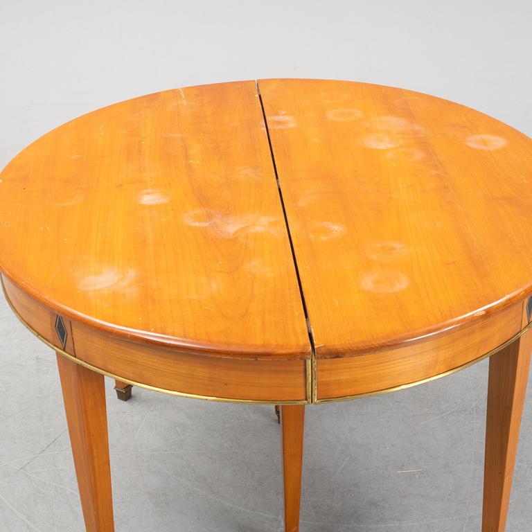 Matbord, Biedermeier, 1800-talets mitt. Proveniens: Freddie Mercury.