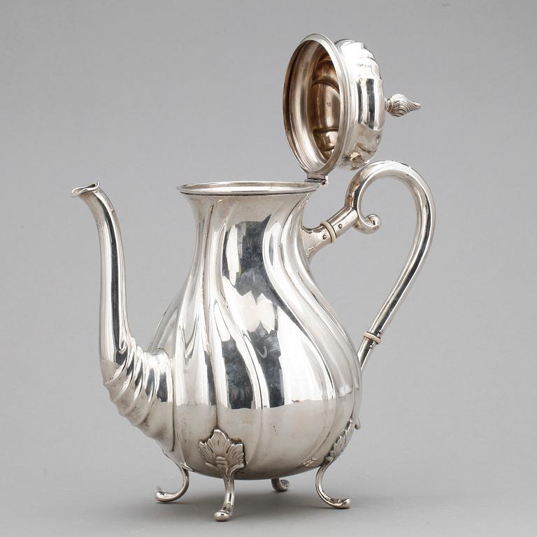 KAFFEKANNA, rokoko stil, silver, Johannes Siggaard, Danmark 1937. Vikt ca 631 gram.