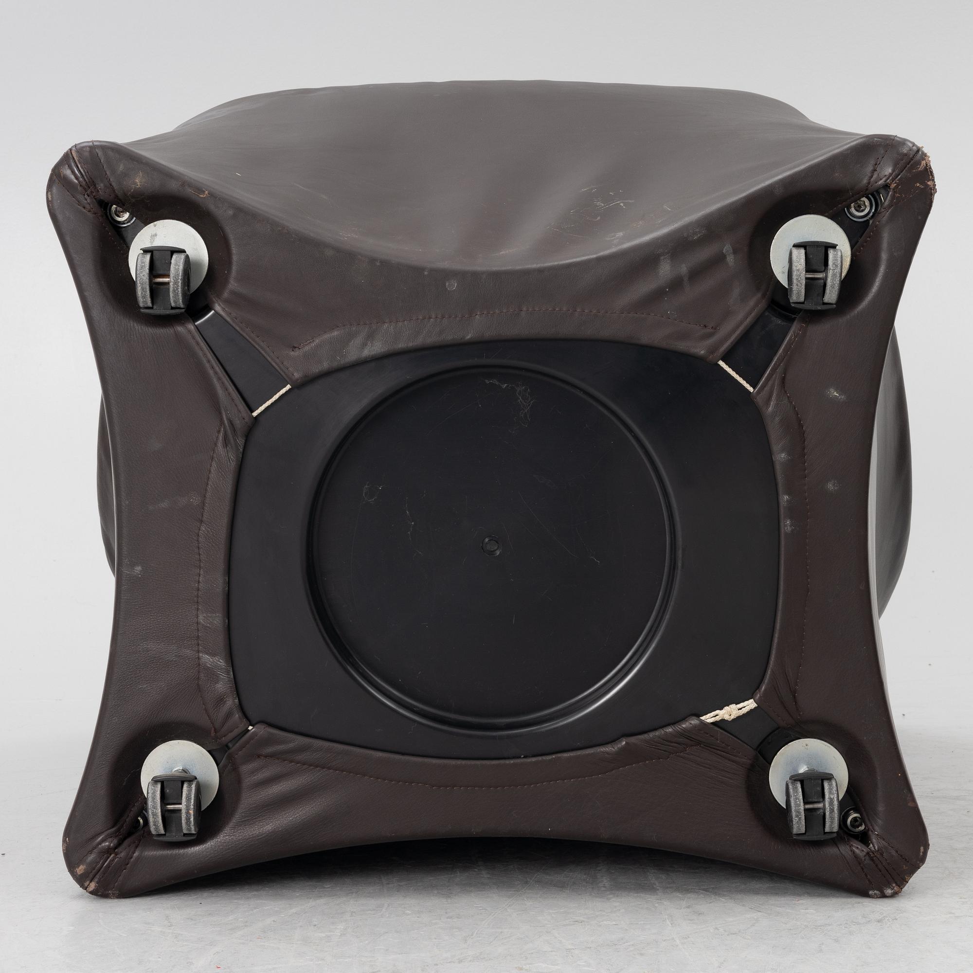 Mario Bellini, armchairs, a pair, model 684, "Tentazione", Cassina.