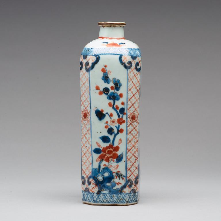 FLASKA, porslin. Qingdynastin, Kangxi (1662-1722).