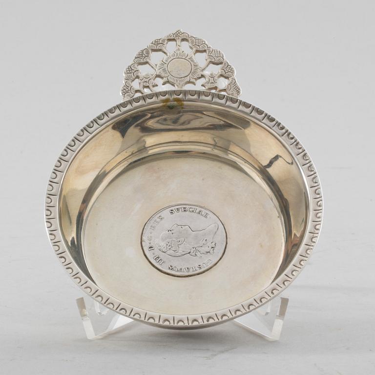 KÅSA, silver, W.A. Bolin, Stockholm, 1946, vikt ca 160g.