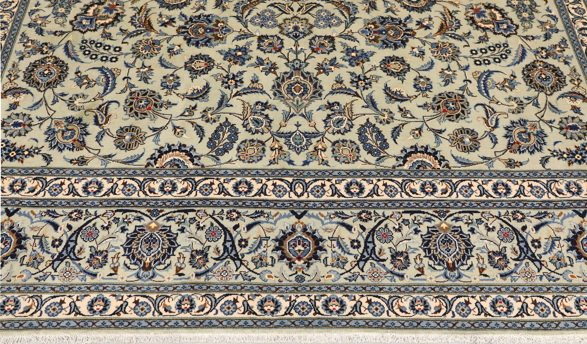 A Keshan carpet, approx. 398 x 301 cm.