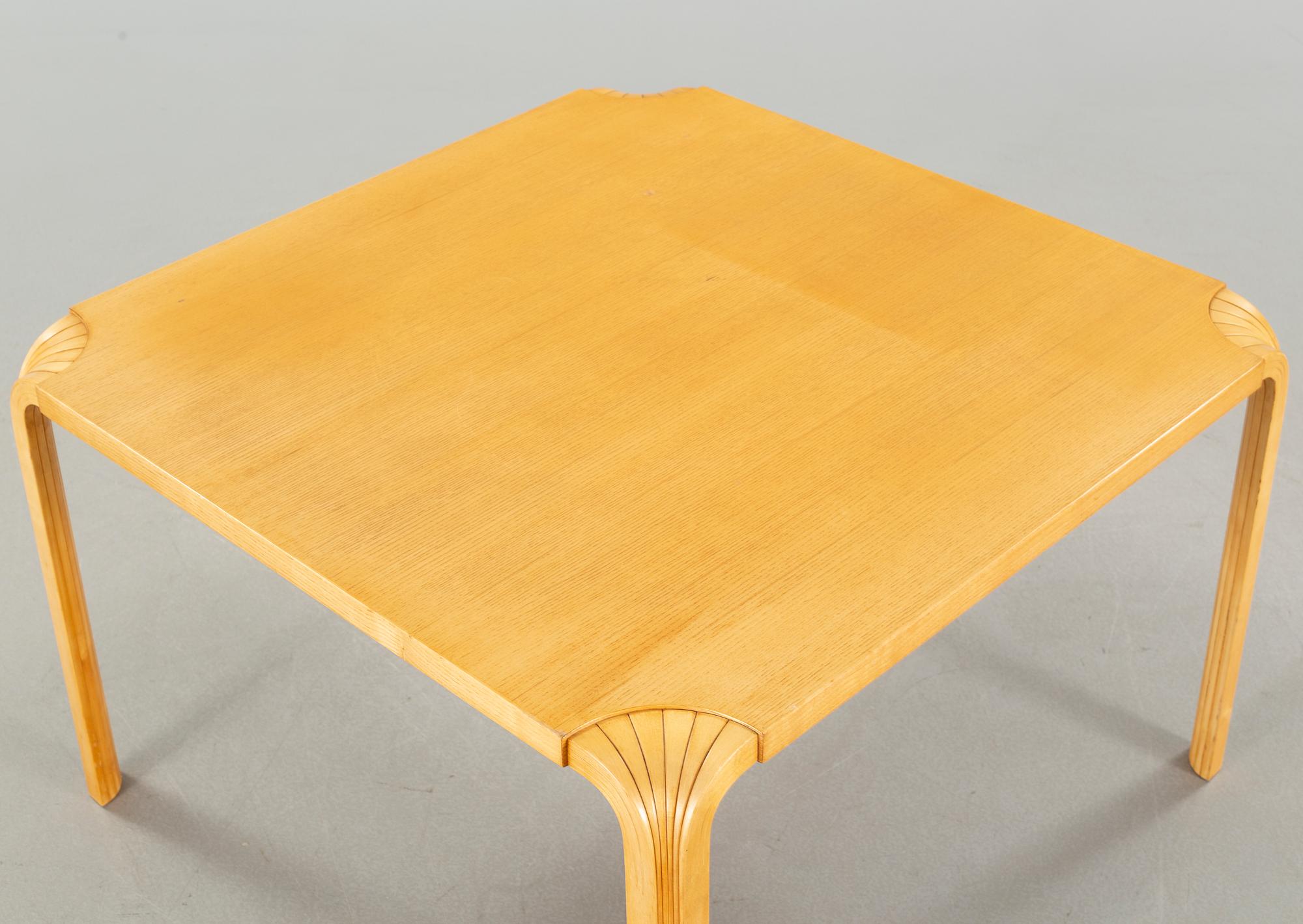 ALVAR AALTO, bord, modell "MX800B", Artek, 1900-talets andra hälft.