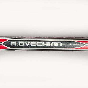 Jääkiekkomaila, signeerattu Alexander Ovechkin.