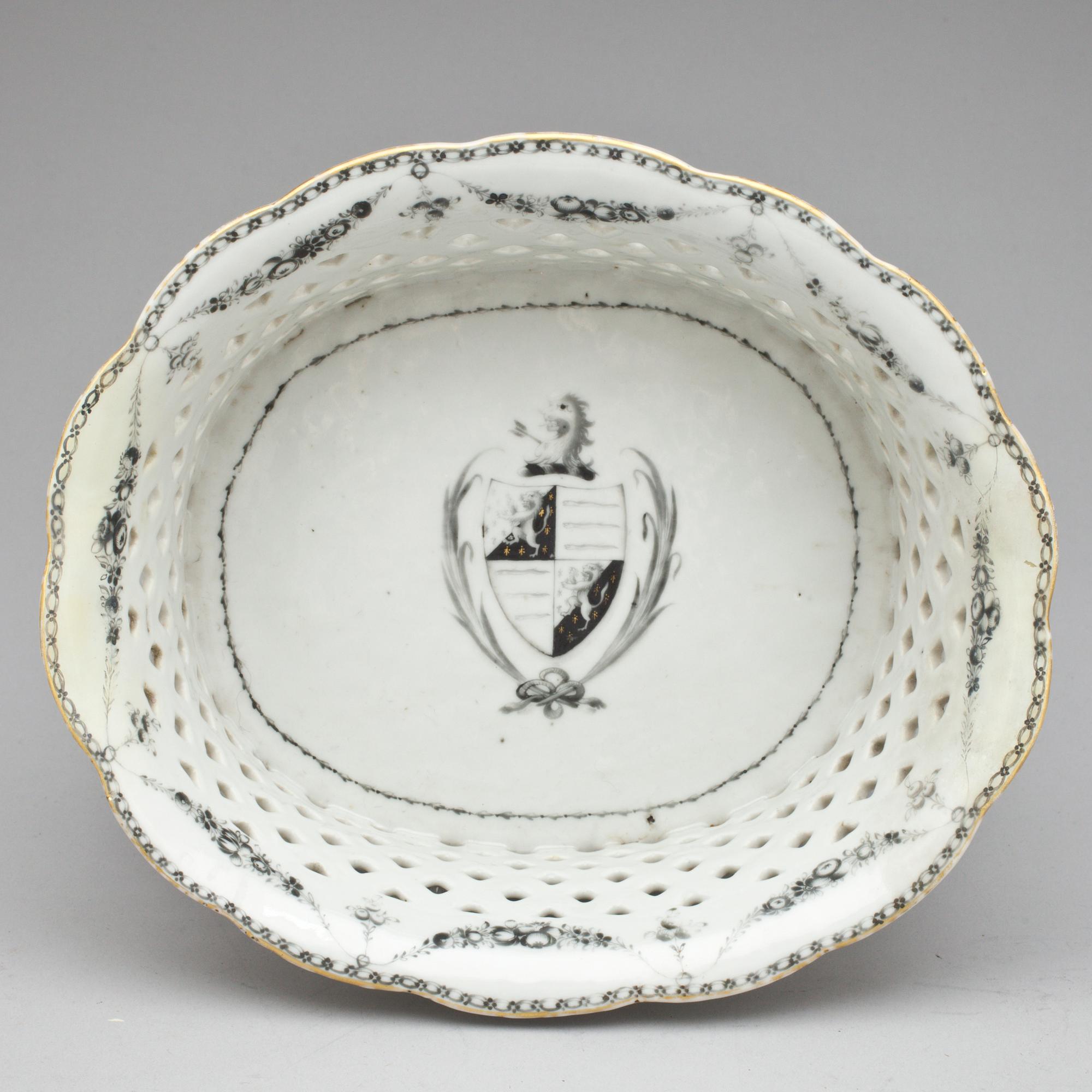 GALLERSKÅL, vapenporslin, Kina, 1700-tal.