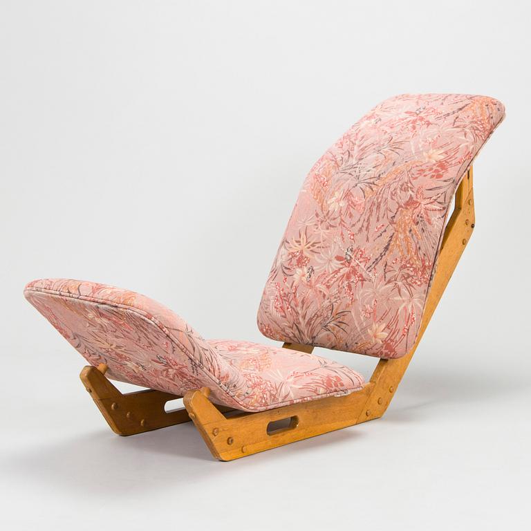 Ilmari Tapiovaara, an early 1960s 'Dolphin chair' for Skanno.