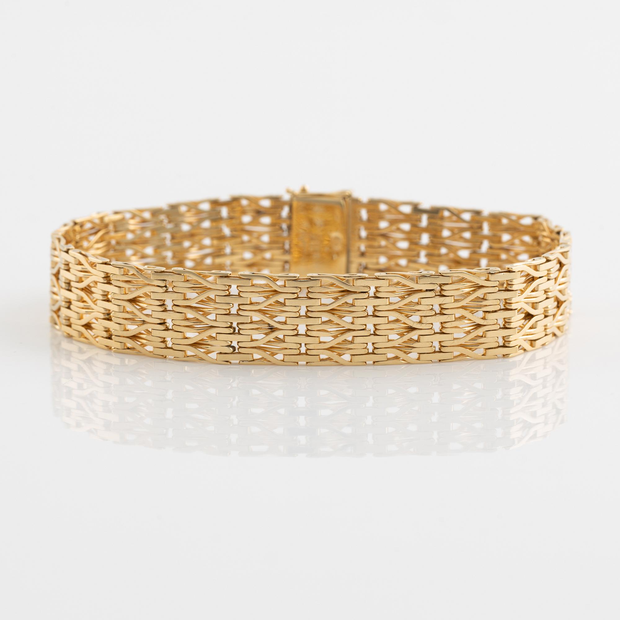 18K gold bracelet.