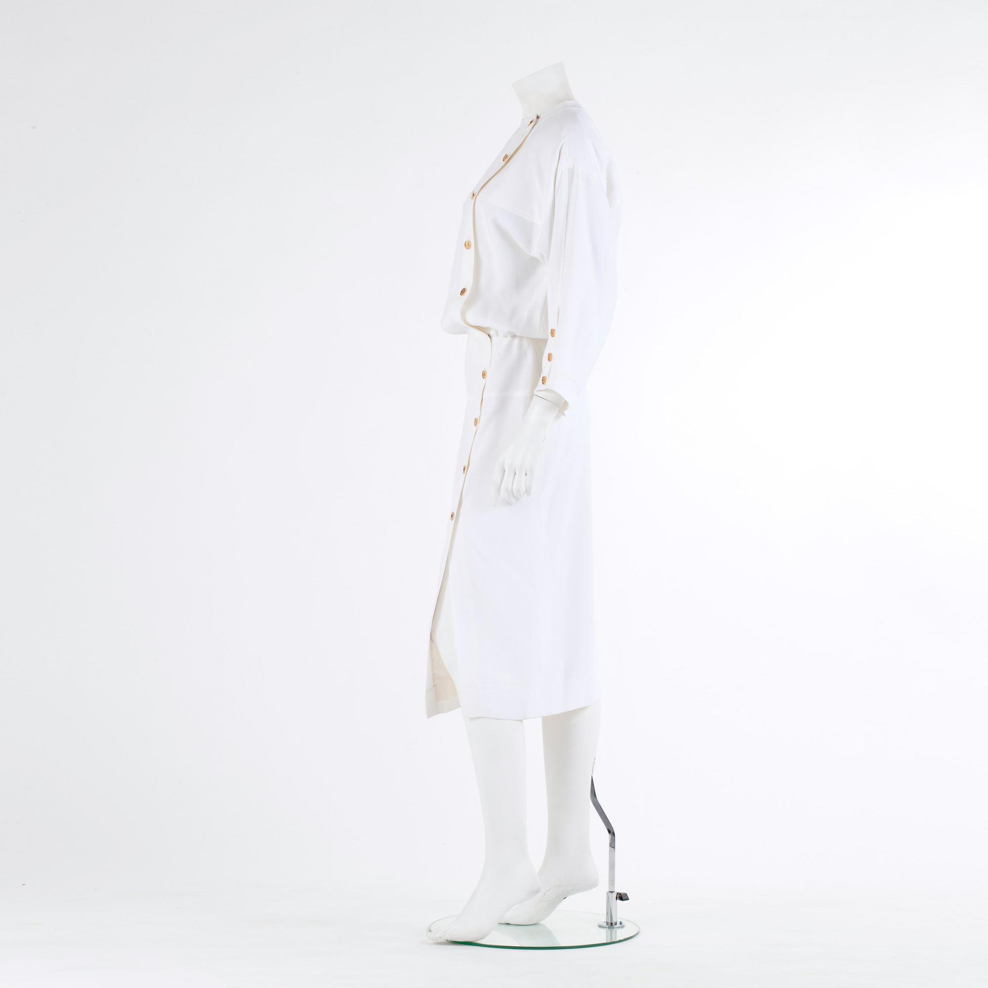 CHANEL, a white linen dress, french size 38.