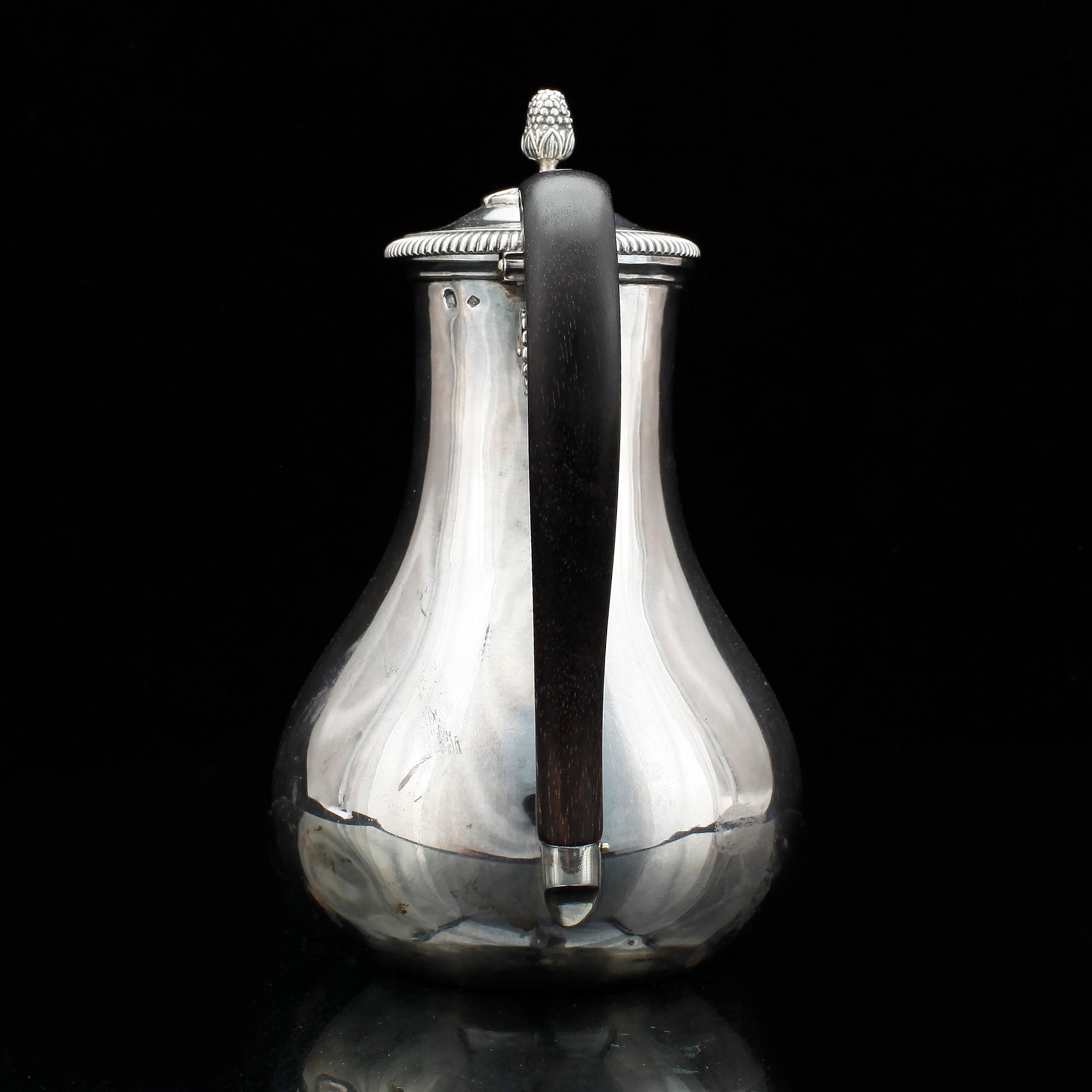 KANNA, silver, Paris, troligen omkring 1900. Vikt ca 260 gram.
