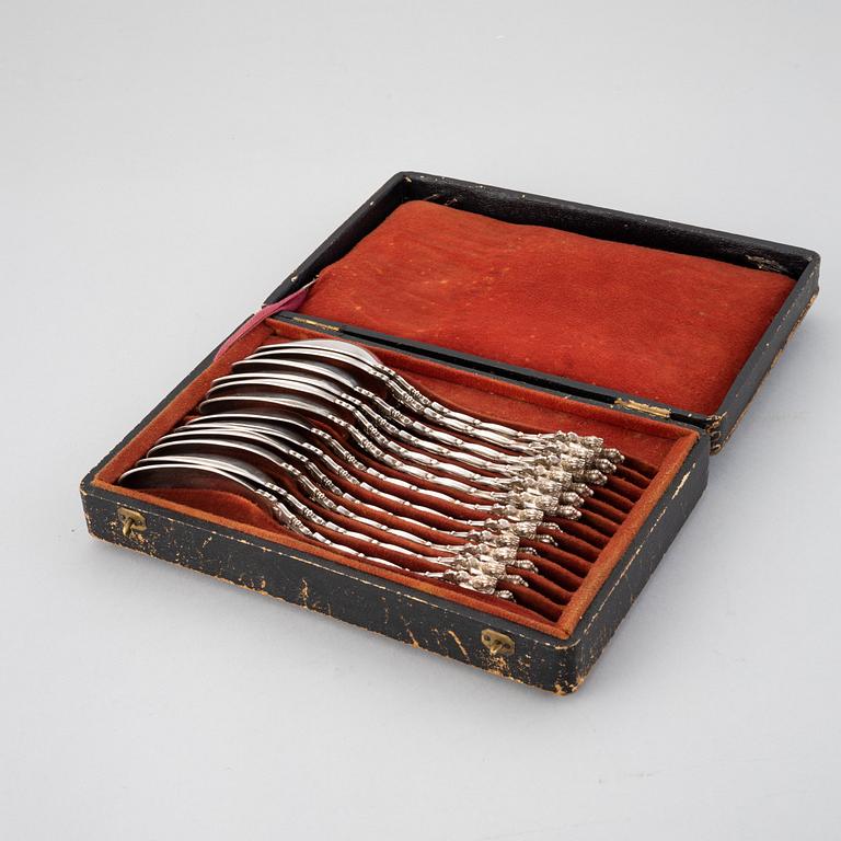Firma Alexandre Gueyton, 12 st skedar, silver ur Youssopovs Skandinaviska servis, Paris, 1800-talets andra hälft,