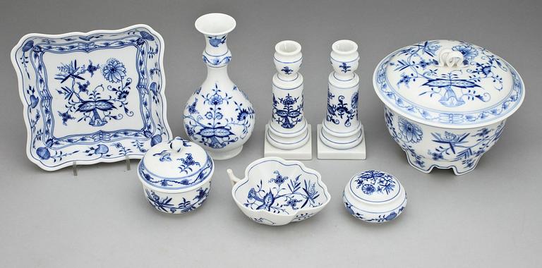 PARTI SERVISDELAR, 8 delar, porslin, "Lökmönstret", Meissen, 1900-tal.