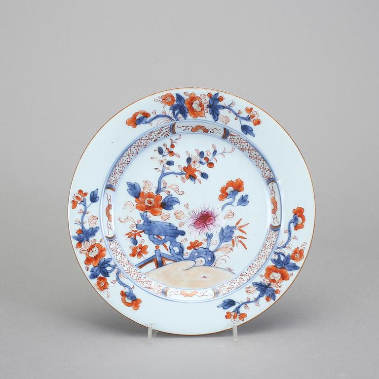 TALLRIKAR, 3st, kompaniporslin, Kina, Qing dynastin, Qianlong (1736-95).
