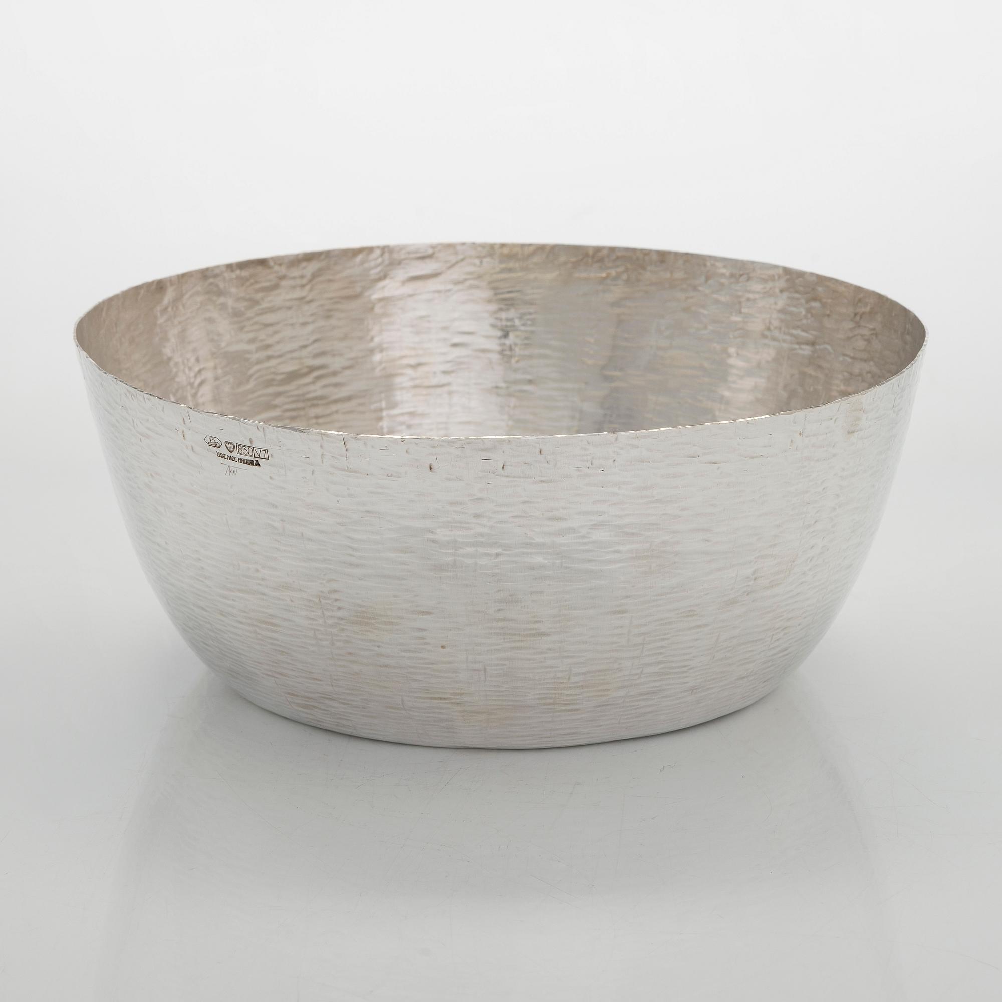 Tapio Wirkkala, boolimalja ja -kauha, hopeaa, palisanteri, Kultakeskus, Hämeenlinna, 1974.