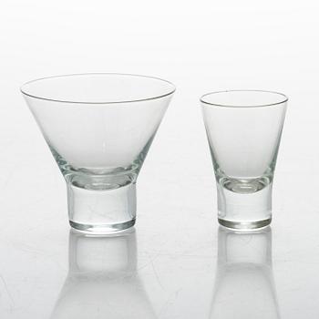 GÖRAN HONGELL, A glass table ware set of 16 pcs for Iittala, model "Aarne", designed in 1949.