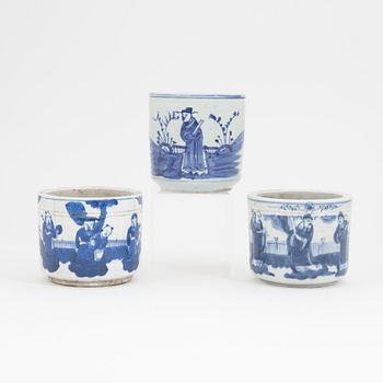 A group of three Chinese porcelain censer or flower pots, late Qingdynasty, 19th/20th Century.