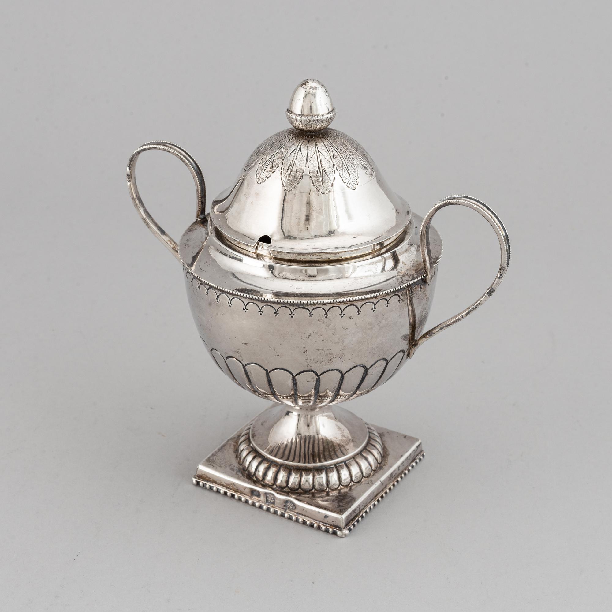 A Russian late 18th century parcel-gilt silver sugar-bowl, unidentified makers mark, Moscow 1799.