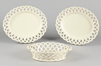 GALLERSKÅL PÅ FAT samt FAT, flintgods, 1800-tal.