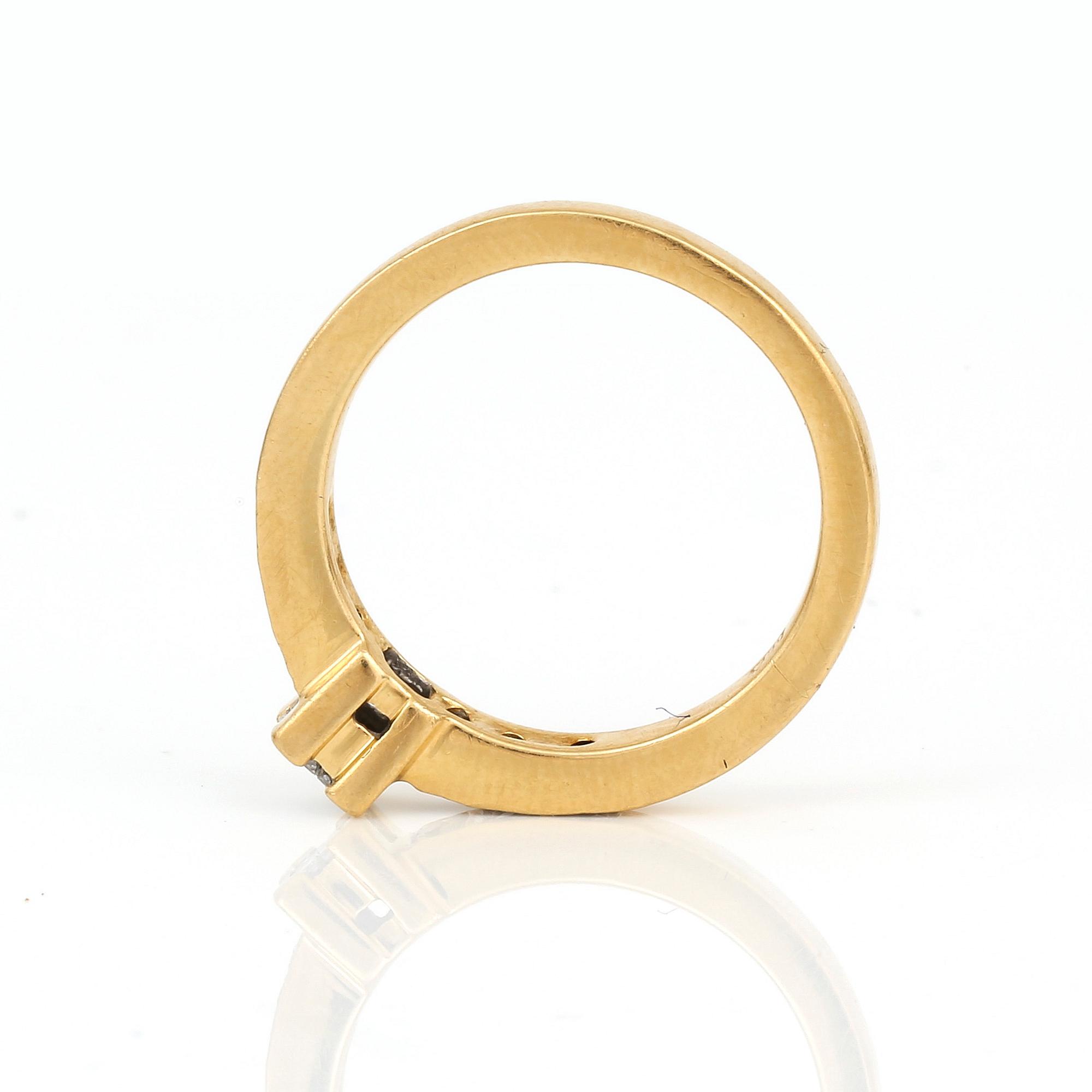 RING, 18K guld med åttkant och prinsesslipade diamanter, tot ca 0,26 ct. Total vikt ca 5,49 g.