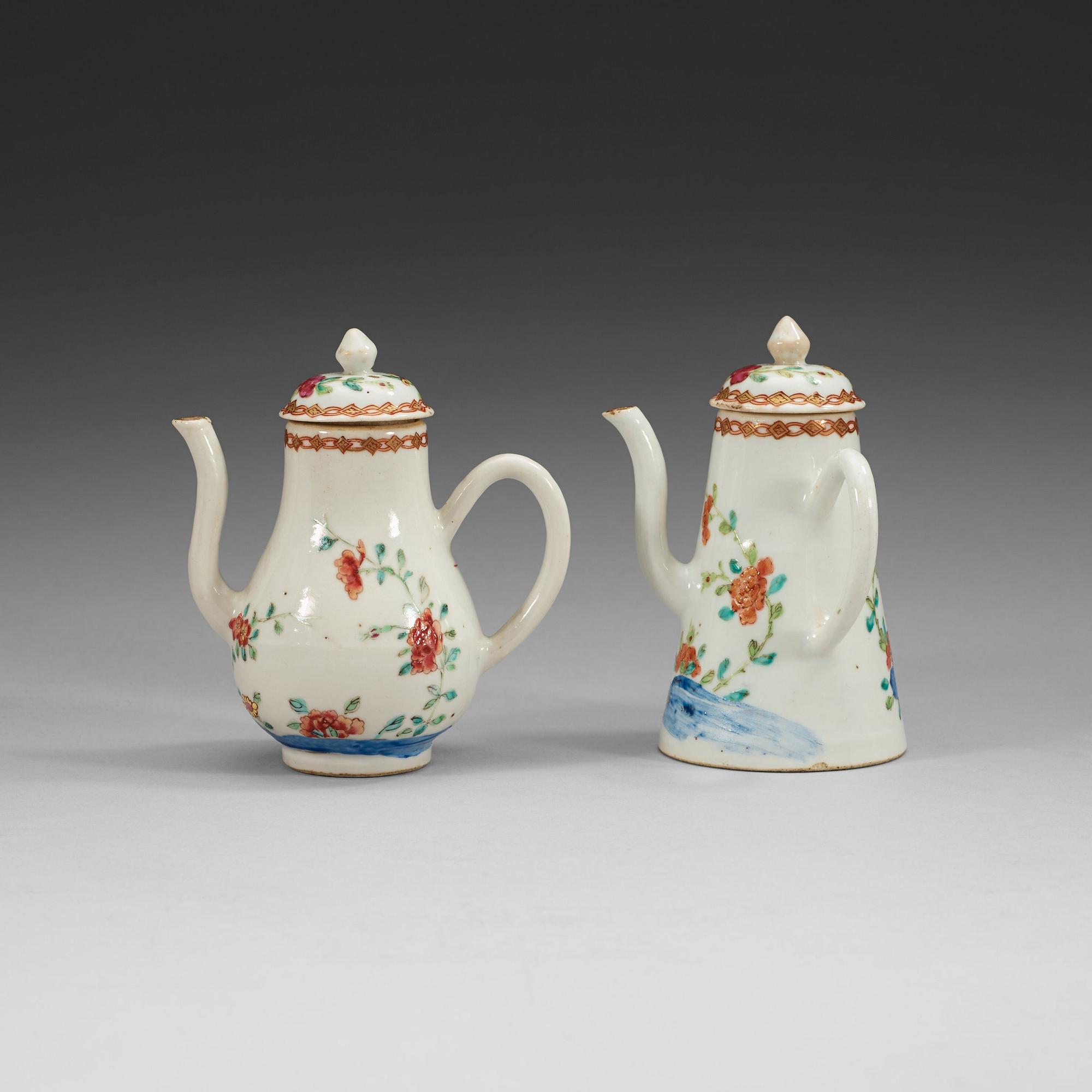 A famille rose 'rooster' chocholat pot and tea pot with cover, Qing dynasty, Qianlong (1736-95).