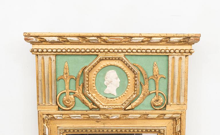 A gilded late Gustavian mirror around 1800.