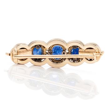 Rintaneula, 14K kultaa, safiireja ja vanhahiottuja timantteja.