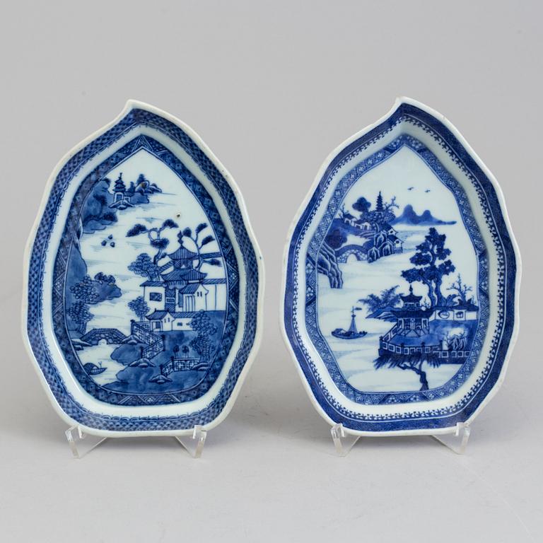 Two blue and white dishes, Qingdynasty, 18th Century.