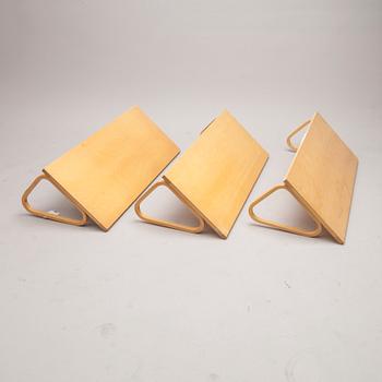 HYLLOR, 3 st, modell 112A, Alvar Aalto, Artek, 1900-talets sista kvartal. Modellen formgiven 1936.