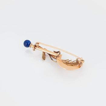 A BROOCH in 14K gold and rose gold decorated with lapis lazuli and seed pearls.