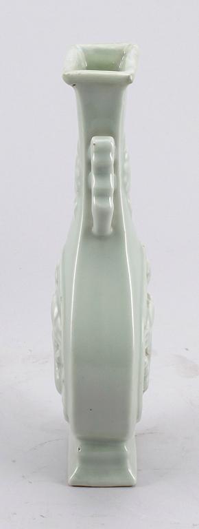 VAS, celadonglasyr, porslin, Kina, omkring 1900.