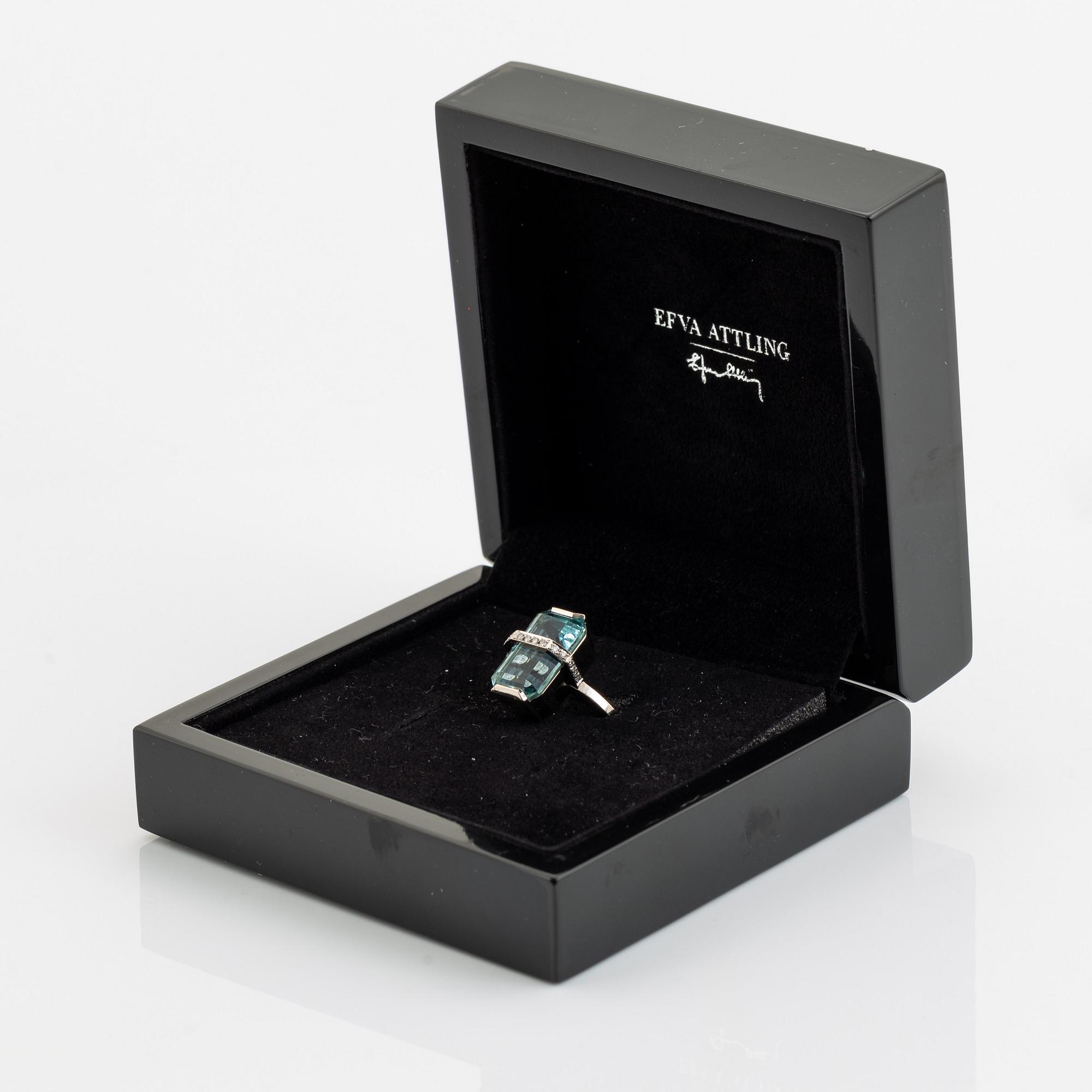 Efva Attling, "bend over ring", cocktailring med akvamarin och briljantslipade diamanter.
