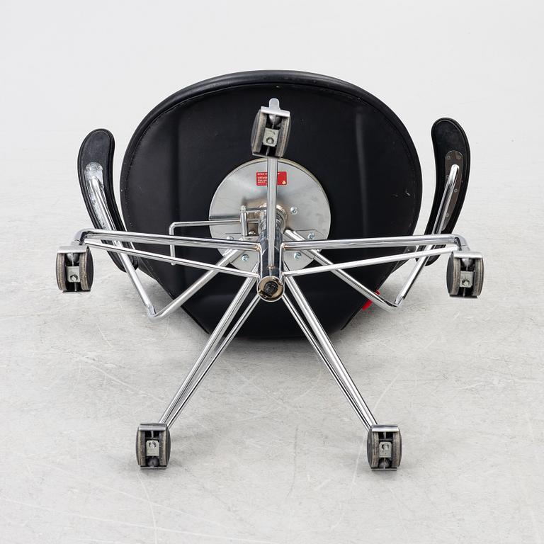 Arne Jacobsen, office swivel chair, '3217', Republic of Fritz Hansen.