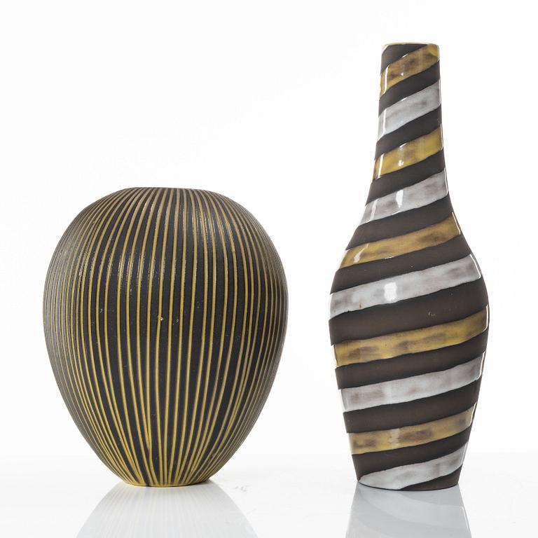 Upsala Ekeby, Ingrid Atterberg, vas, "Spiral" och Hjördis Oldfors, vas, "Kokos", lergods, Upsala-Ekeby.