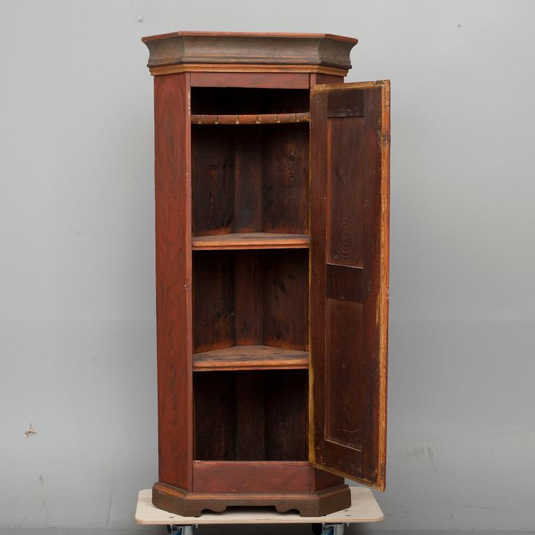 HÖRNSKÅP, 1800-tal.