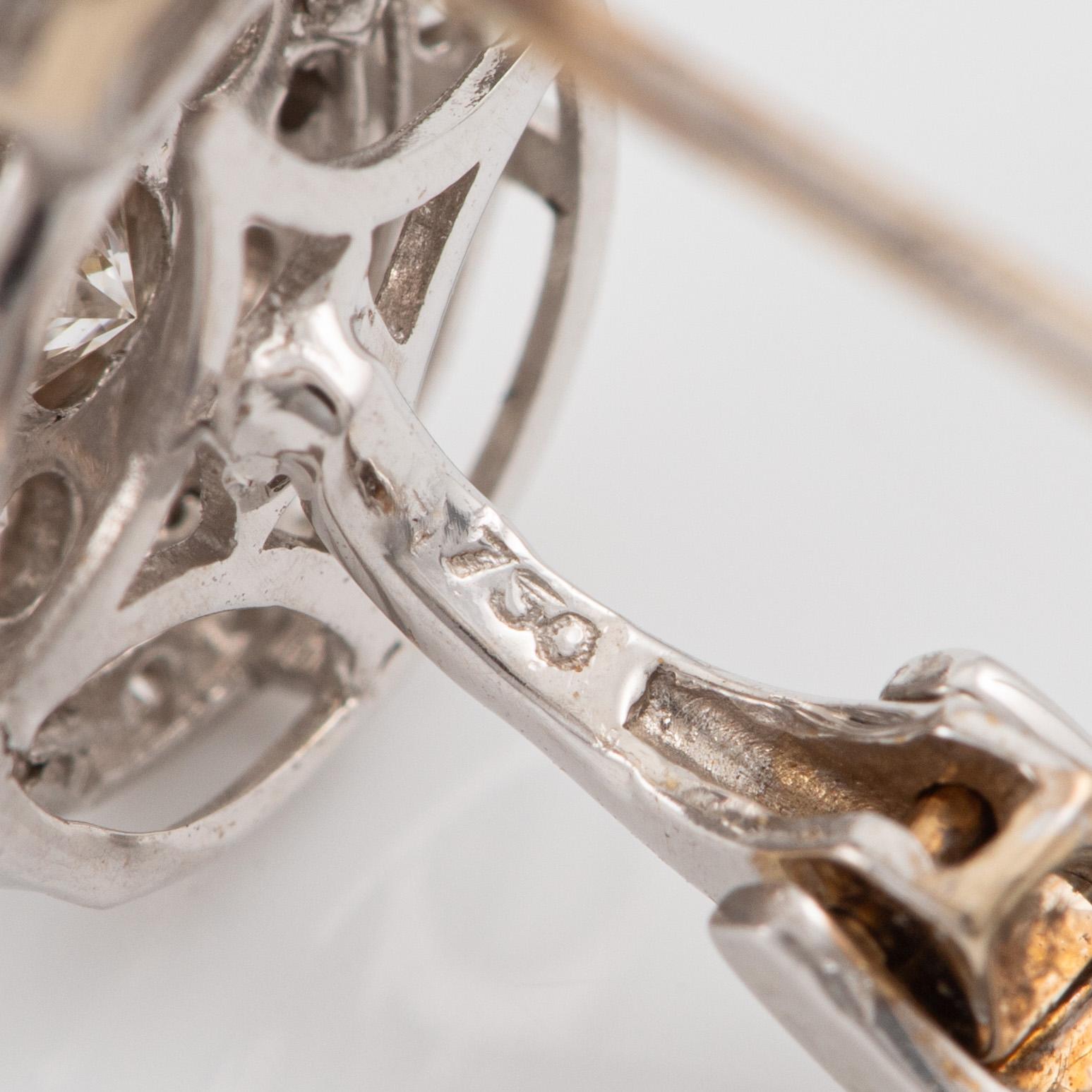 Örhängen, 18K vitguld med briljantslipade diamanter.