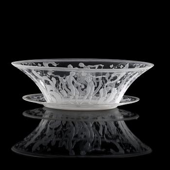 160. A Simon Gate engraved glass bowl and stand, Orrefors 1929.