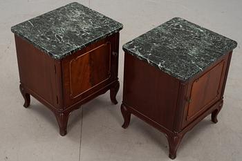 SÄNGBORD, ett par. Rokokostil, P.Winckler & Co, Malmö 1900-tal.