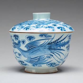 SKÅL med LOCK, porslin. Korea, Choson, 1800-tal.